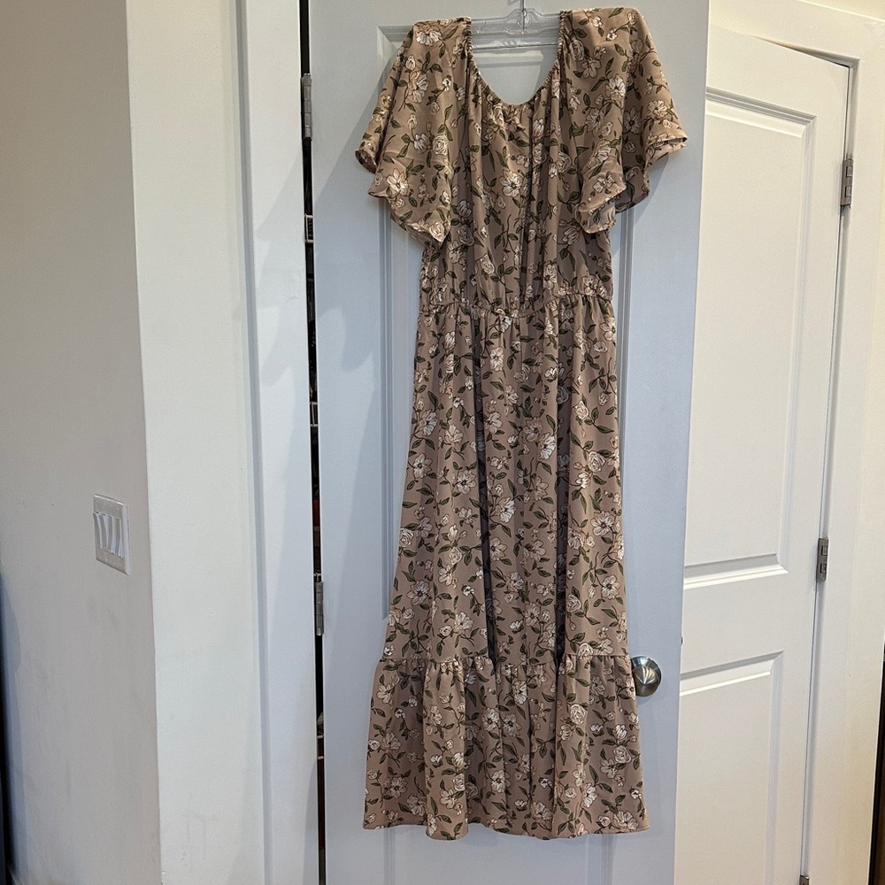 NWT Blu Pepper Floral Beige Maxi Dress - Picture 8 of 8